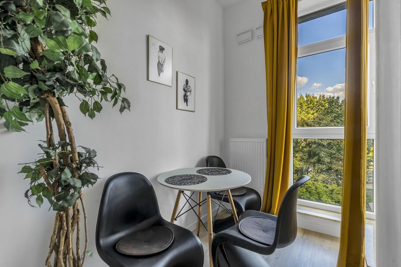 Apartament Rydygiera - For 4p, View, Balcony, Shopping Mall Nearby - By Rentujemy Warszawa